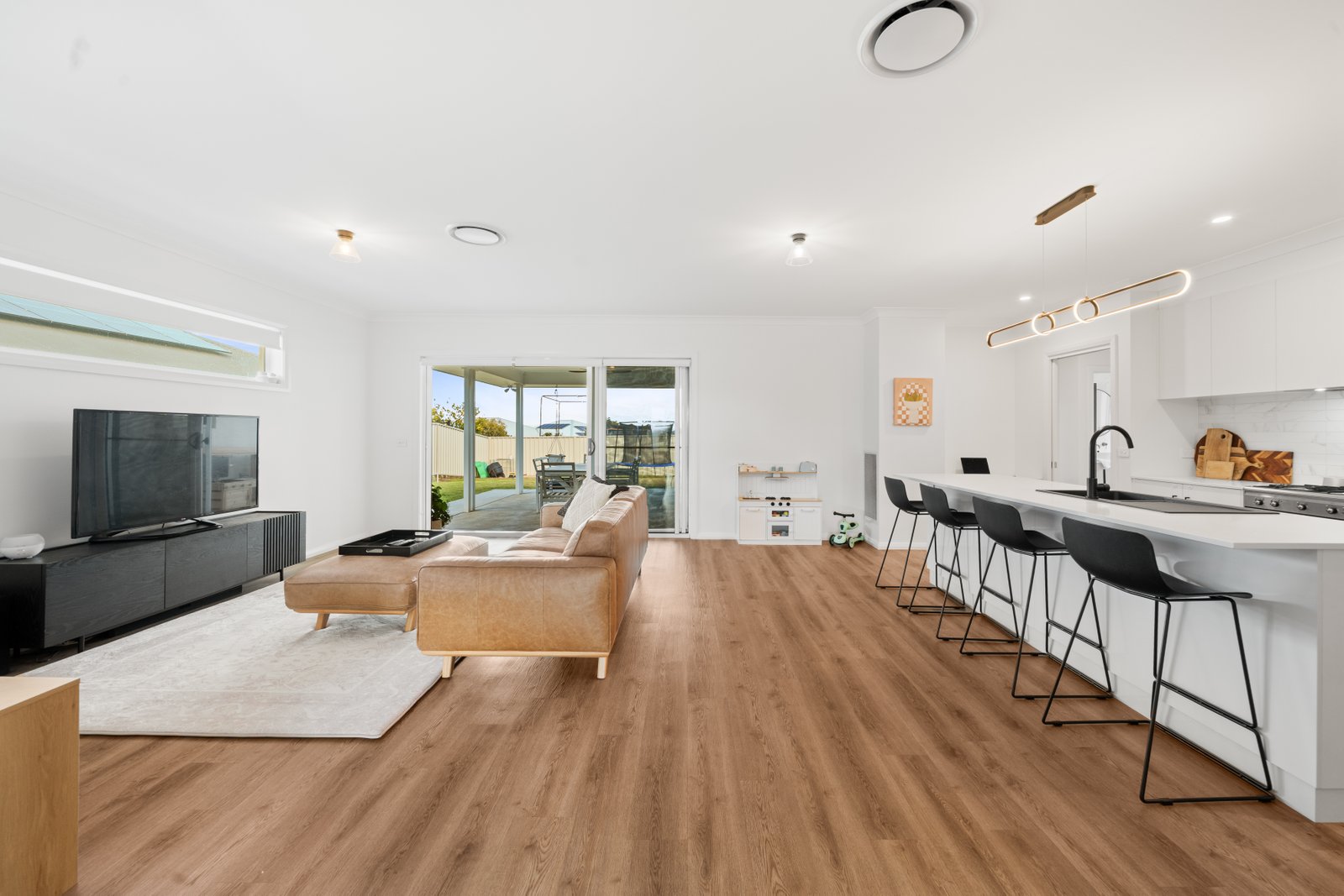 41 Cootamundra Boulevard GOBBAGOMBALIN 7