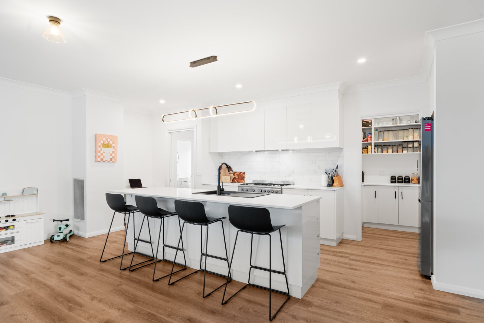 41 Cootamundra Boulevard GOBBAGOMBALIN 12