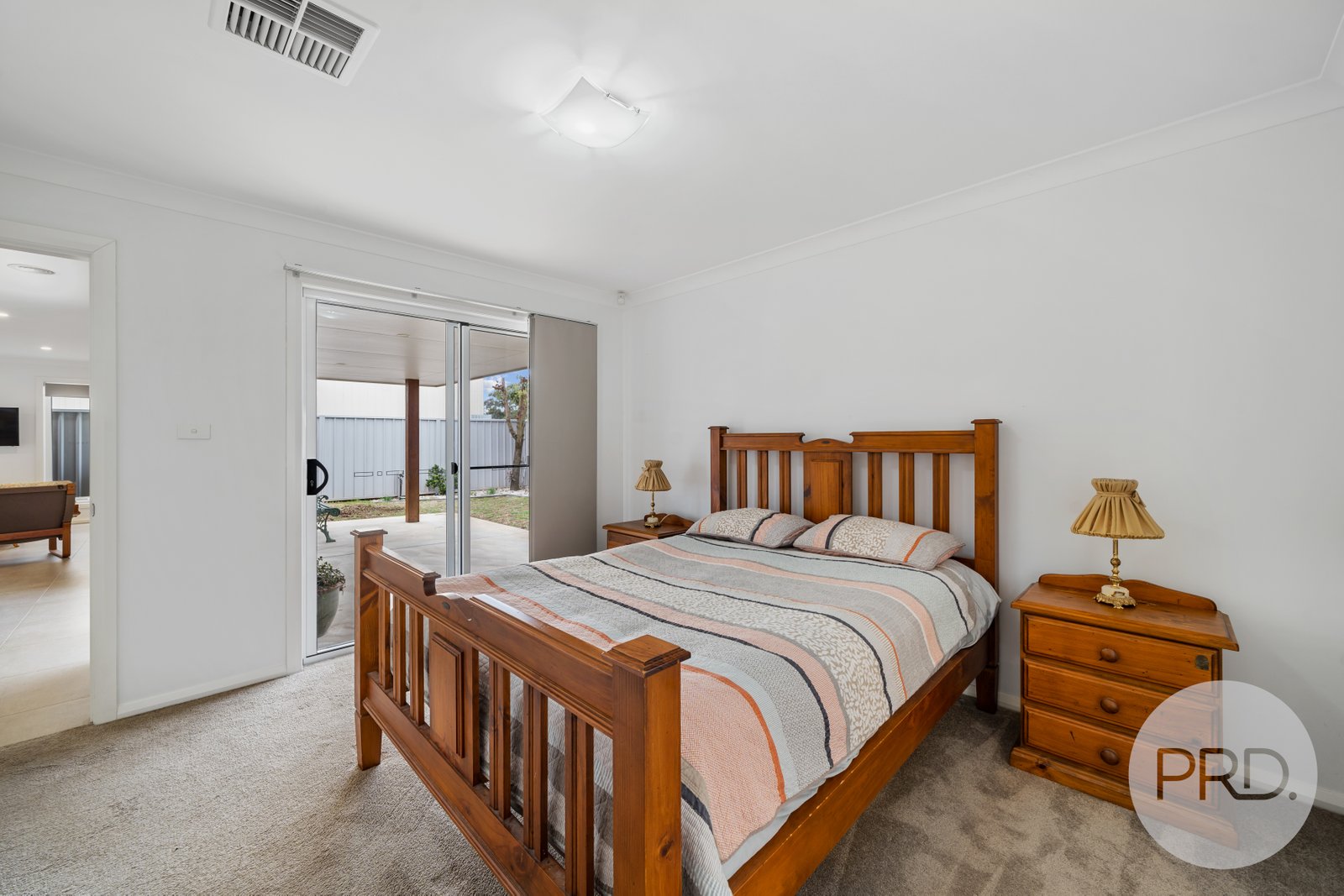 4/1 Craft Street LAKE ALBERT 8