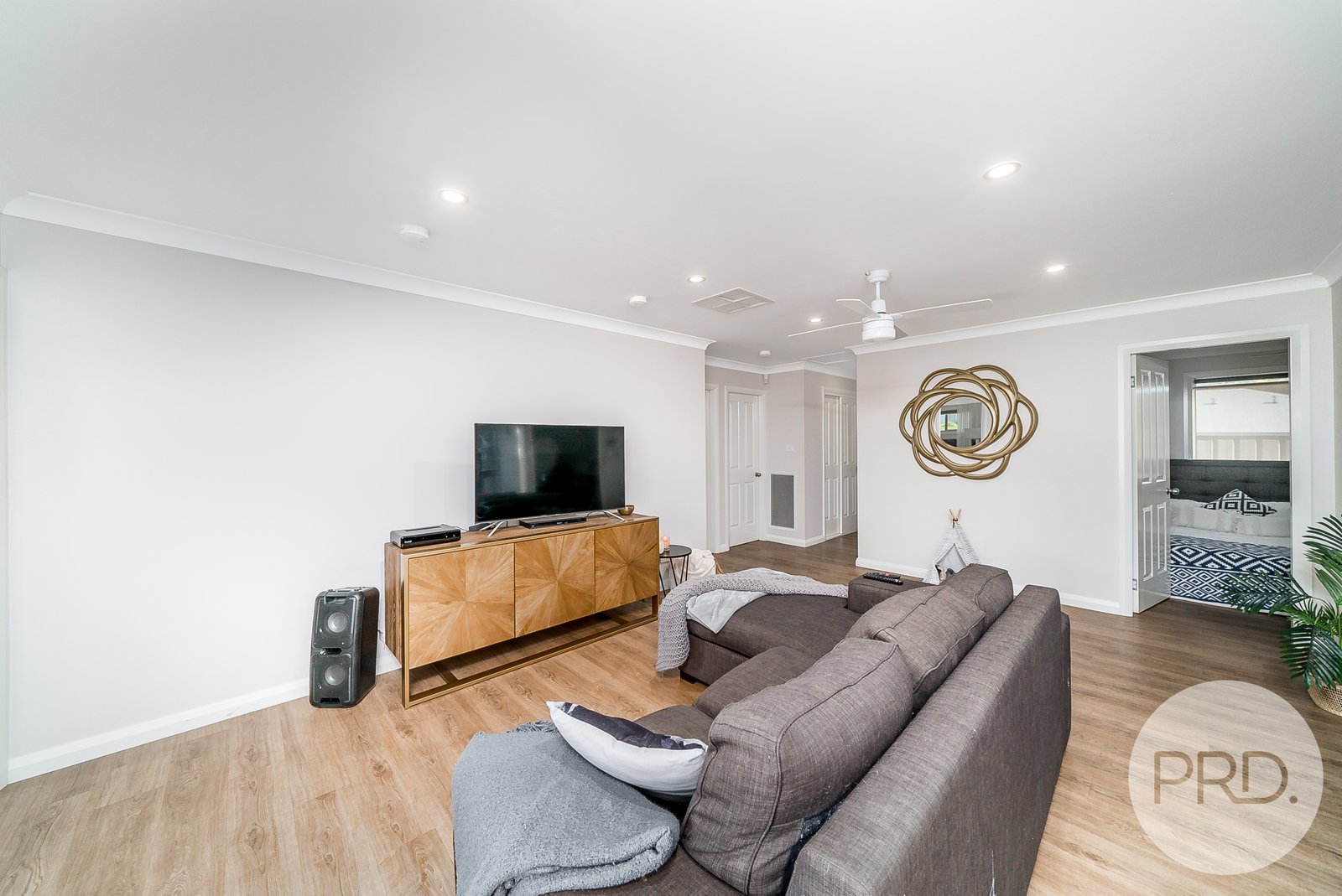 41 Deakin Avenue LLOYD 5