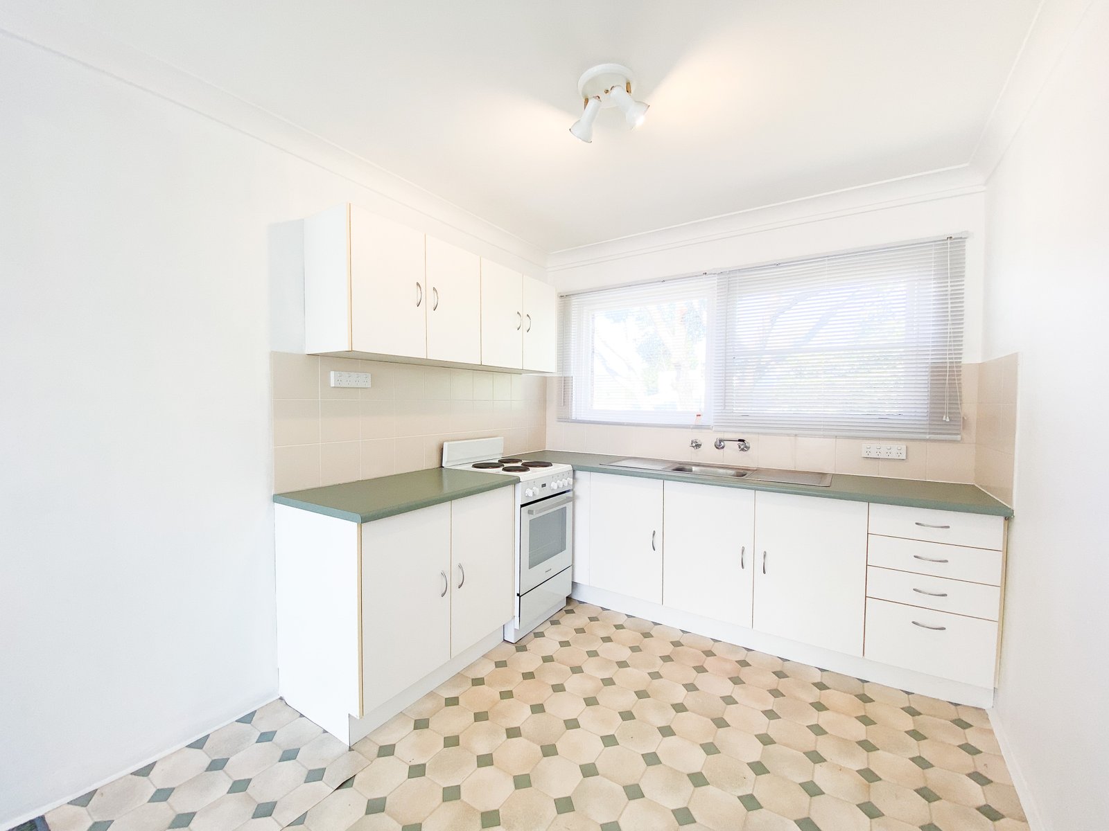 4/1 Government Road SHOAL BAY 1
