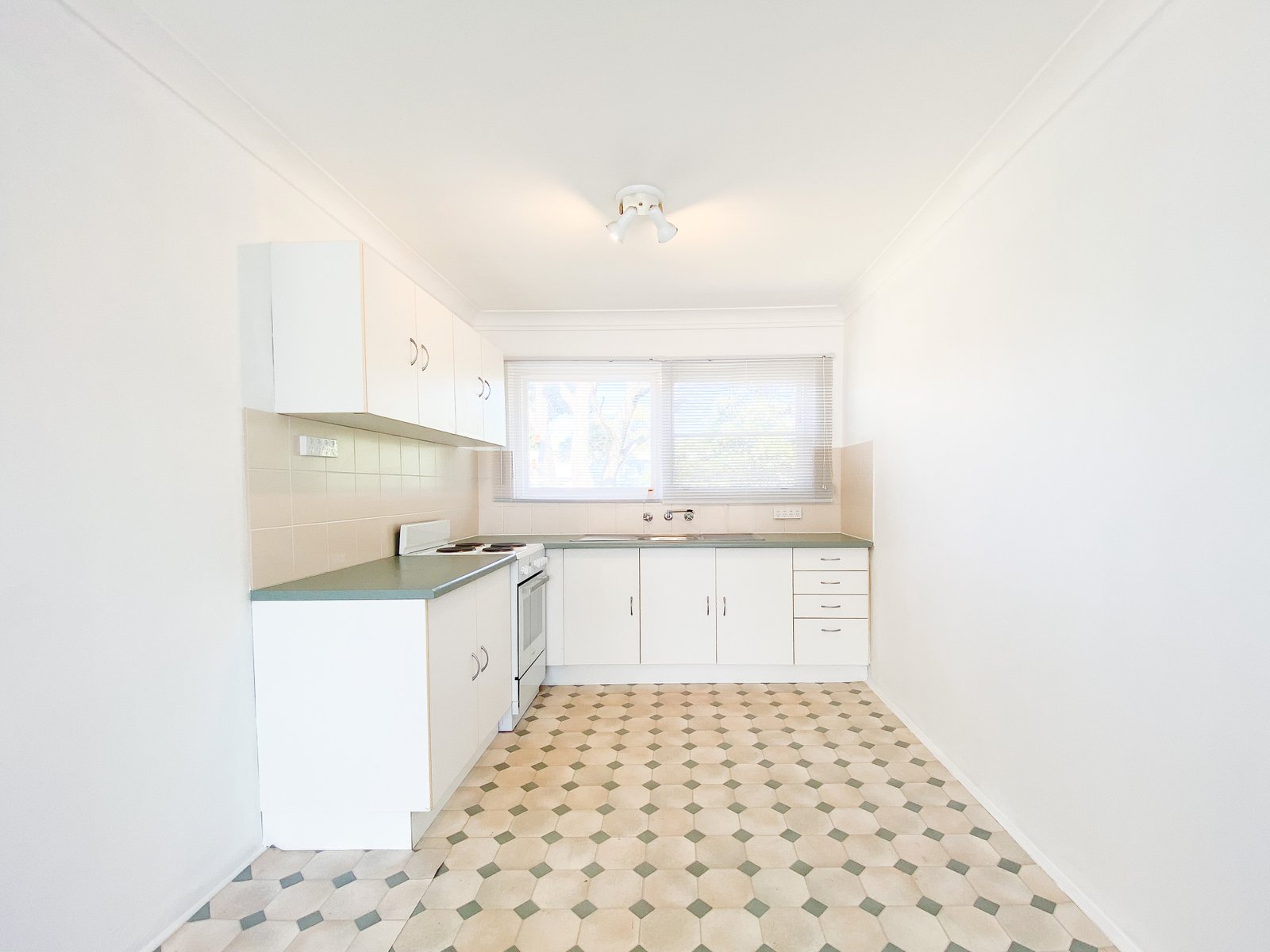 4/1 Government Road SHOAL BAY 4