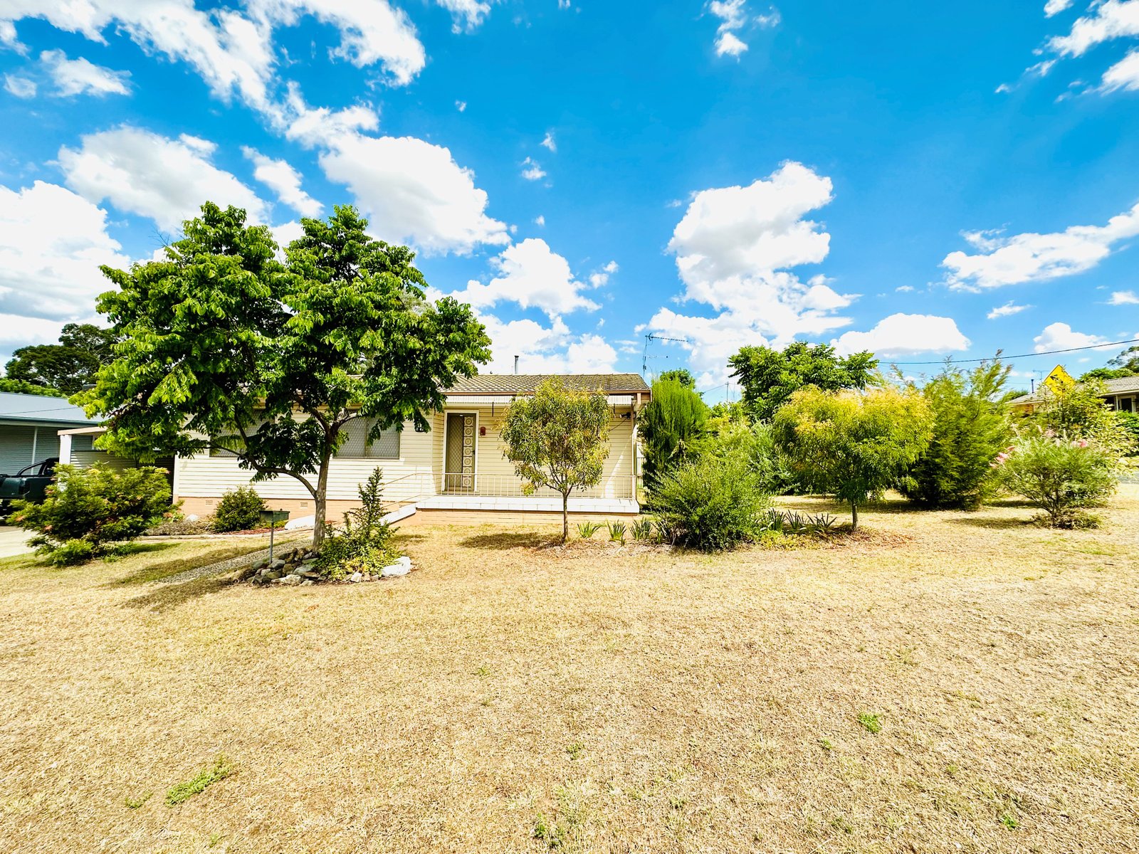 41 Holland Street TAMWORTH 2