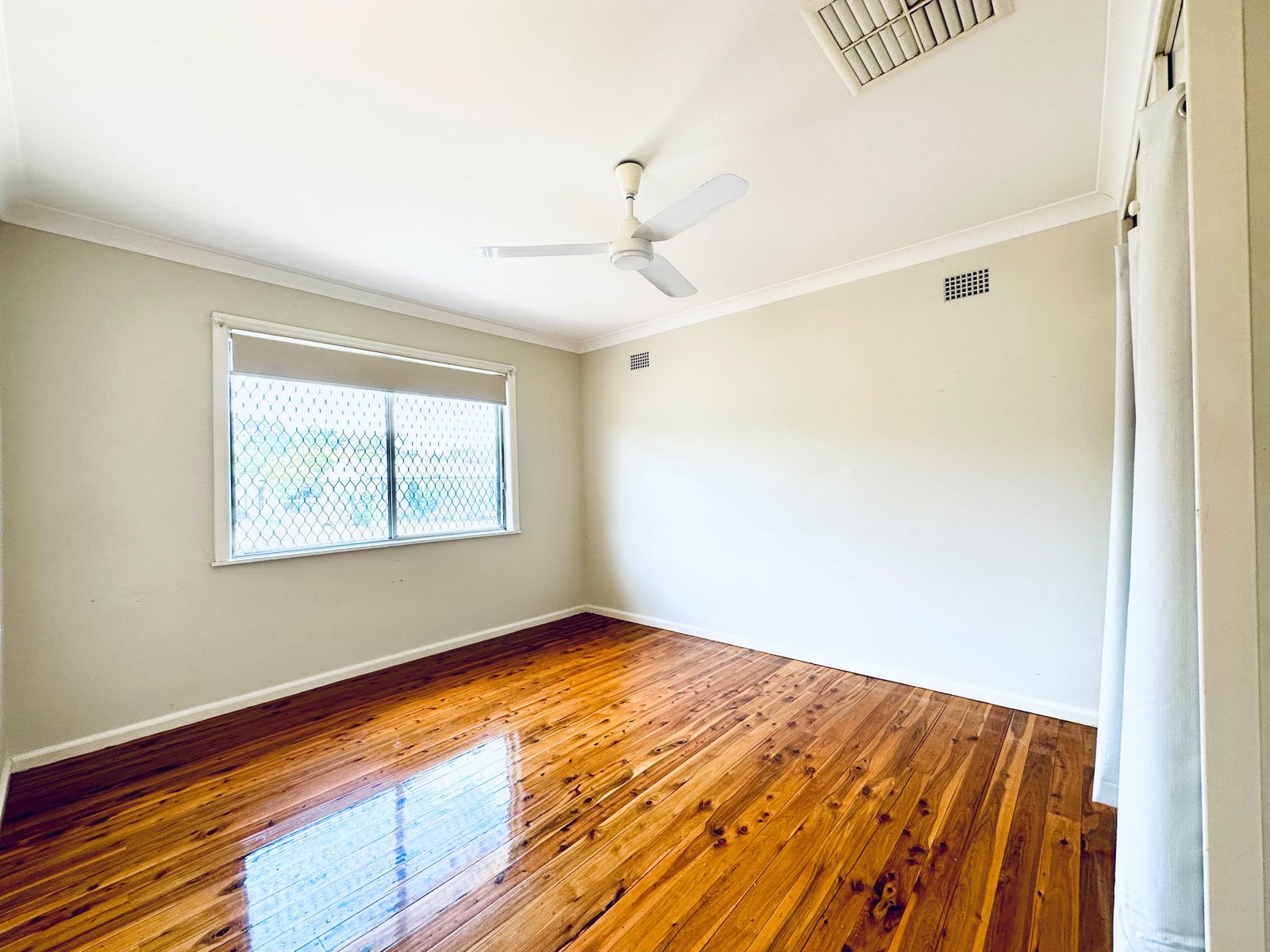 41 Holland Street TAMWORTH 8
