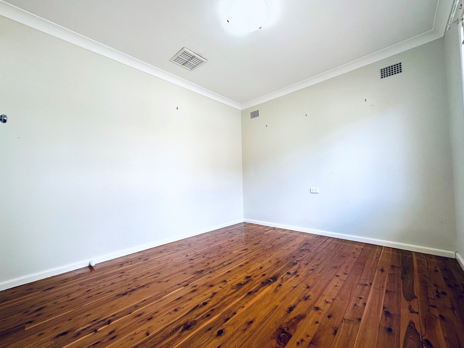 41 Holland Street TAMWORTH 9