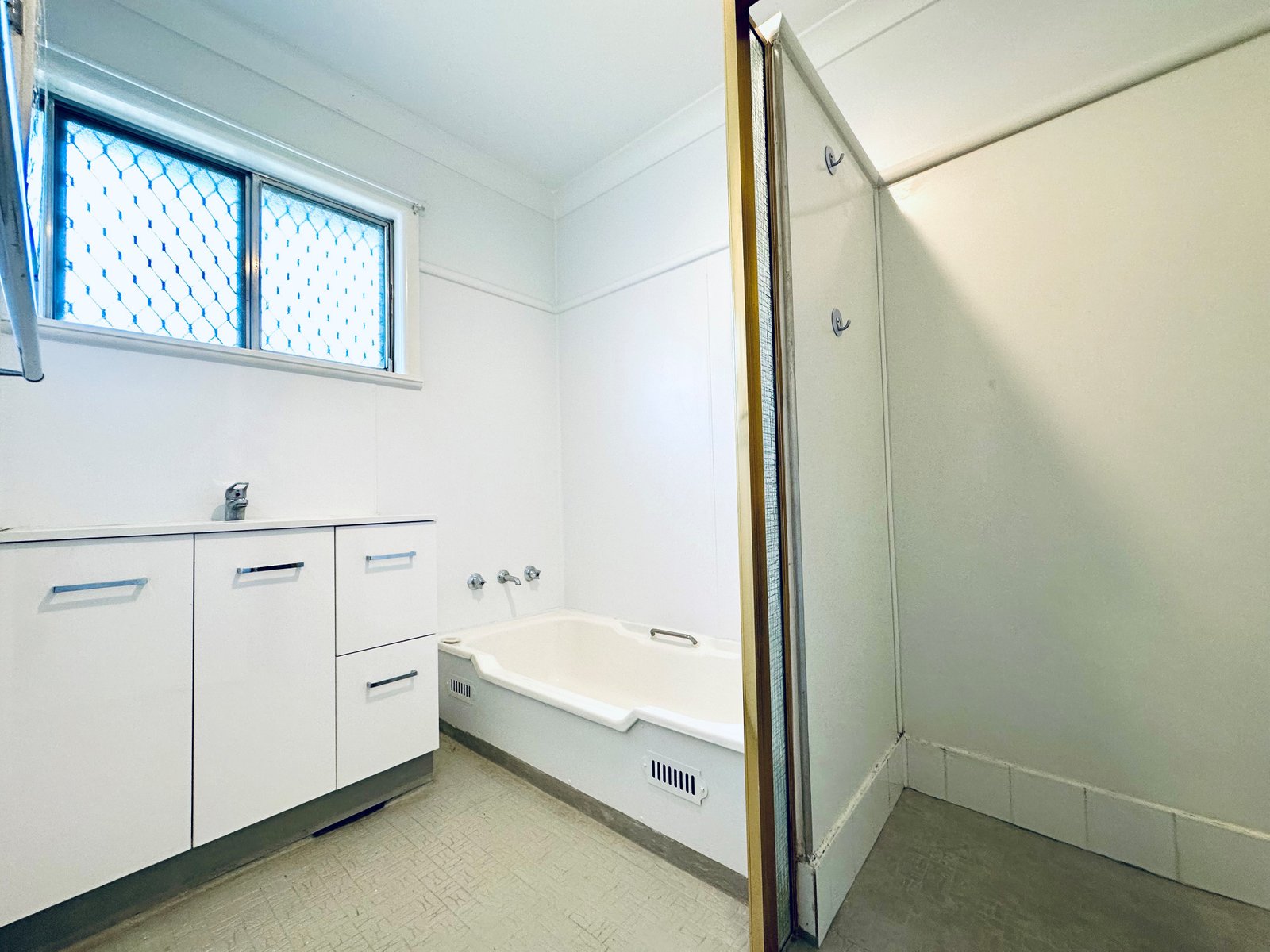 41 Holland Street TAMWORTH 12