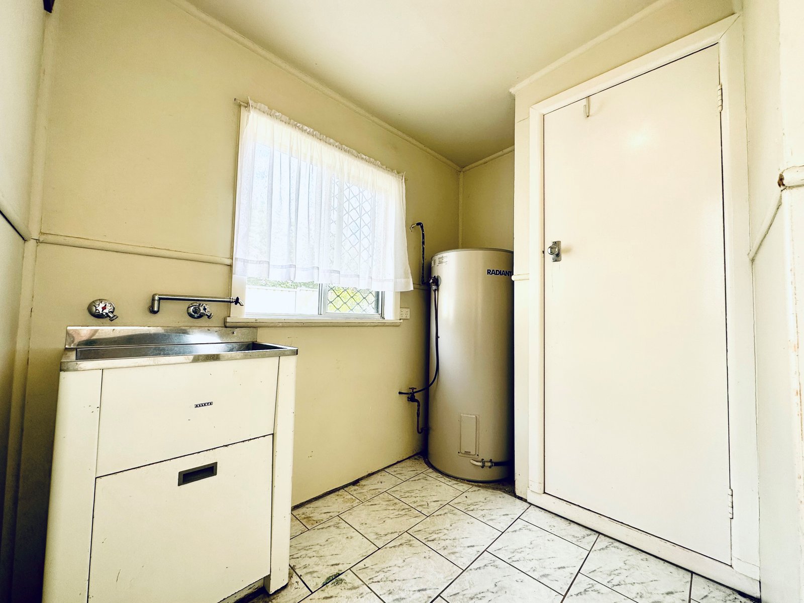 41 Holland Street TAMWORTH 13