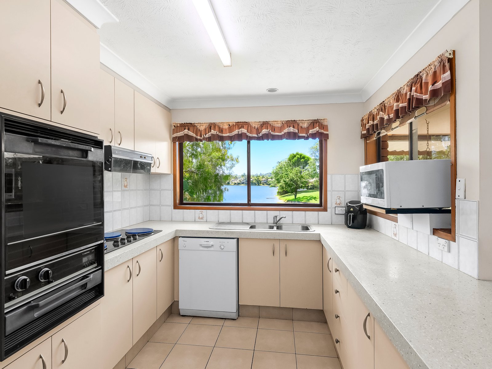 41 Murtha Drive ELANORA 8