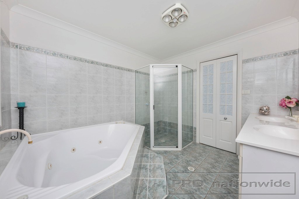 41 Pacific Crescent ASHTONFIELD 17
