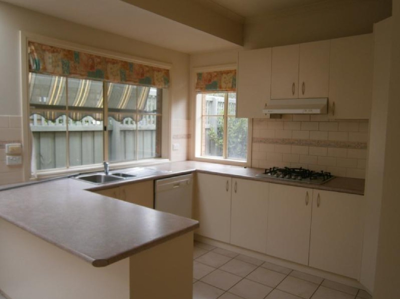 Gallery: 4/1 Pinetree Avenue
