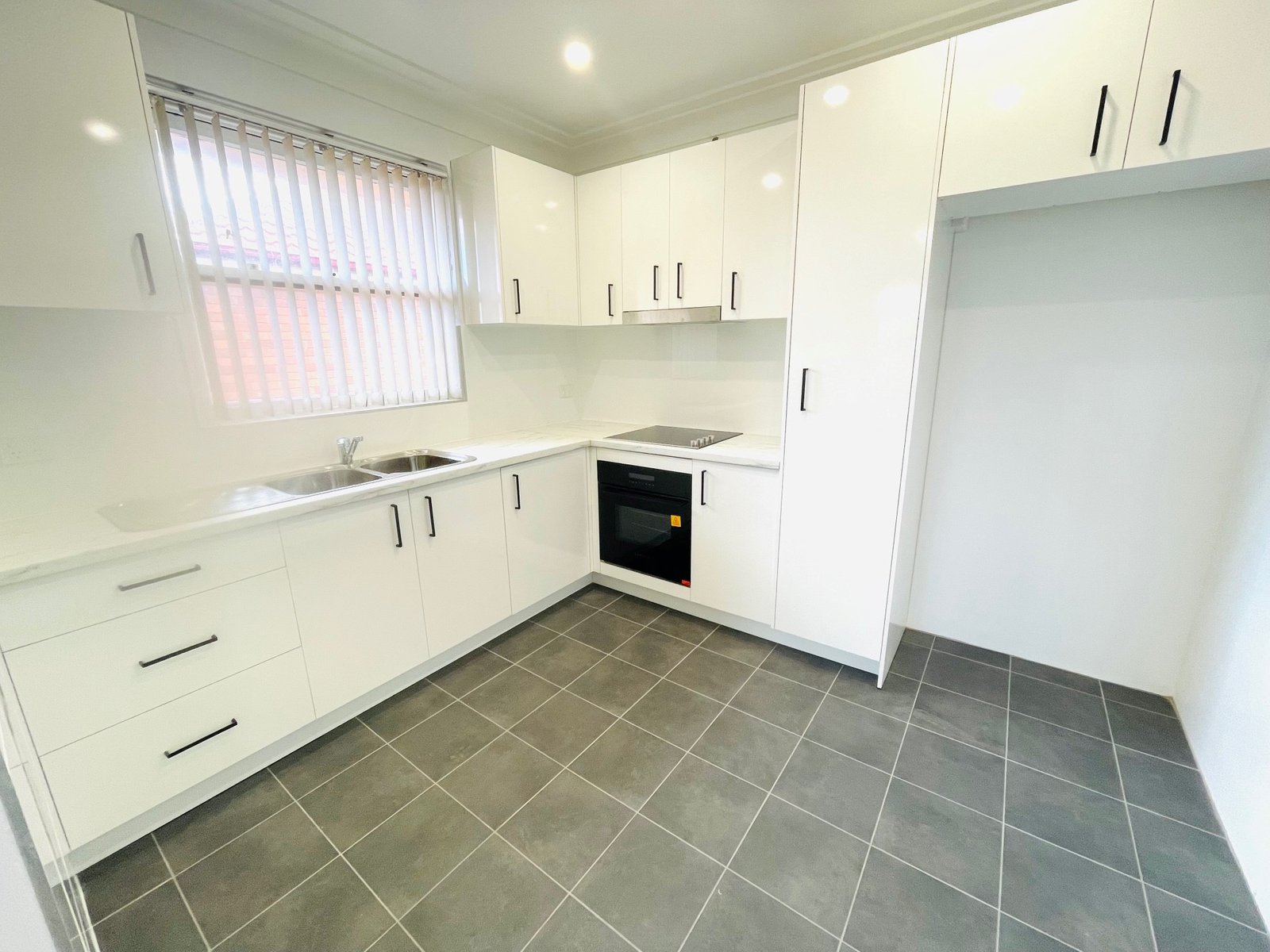 4/1 Remly St  ROSELANDS 1