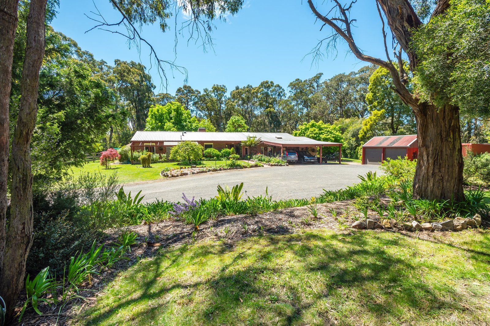 Real Estate and Property in 41 Shannon Court, Woodend, VIC