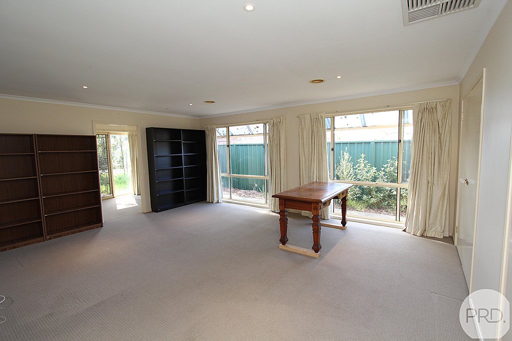 41 St Pauls Way BAKERY HILL 11