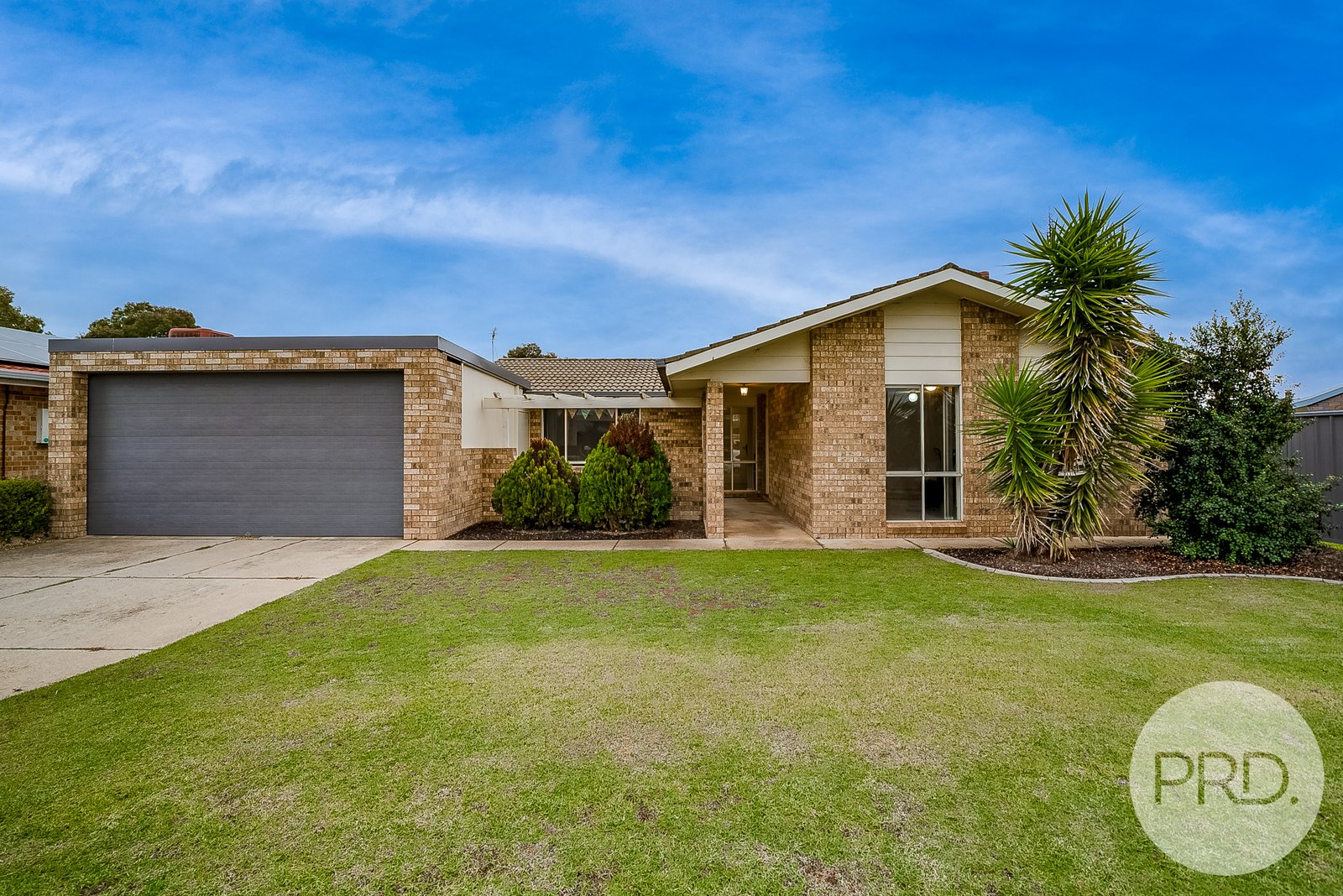 41 Warrambool Crescent GLENFIELD PARK 1