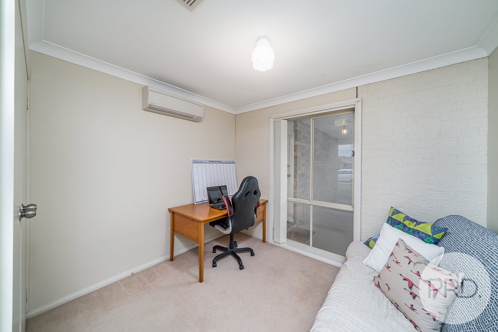 41 Warrambool Crescent GLENFIELD PARK 8