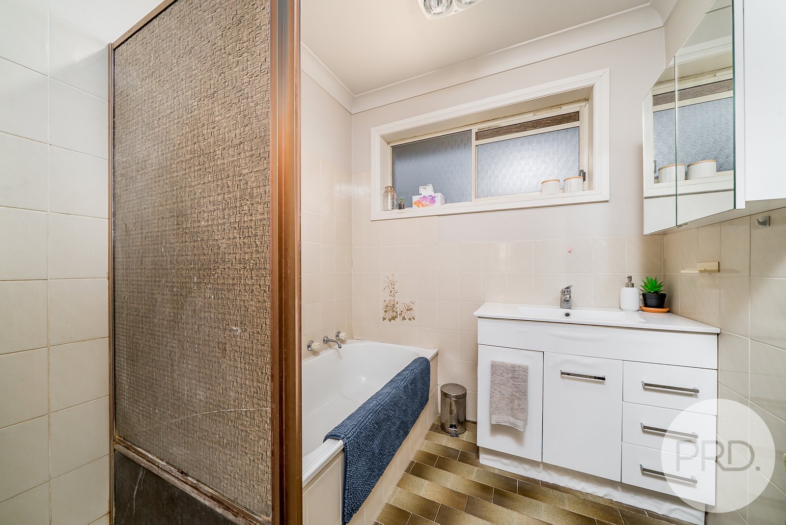 41 Warrambool Crescent GLENFIELD PARK 9