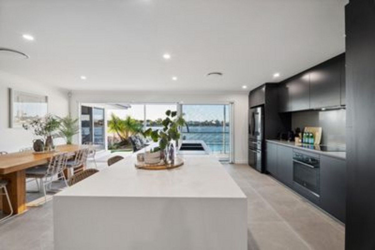41 Wedgebill Parade Burleigh Waters 6