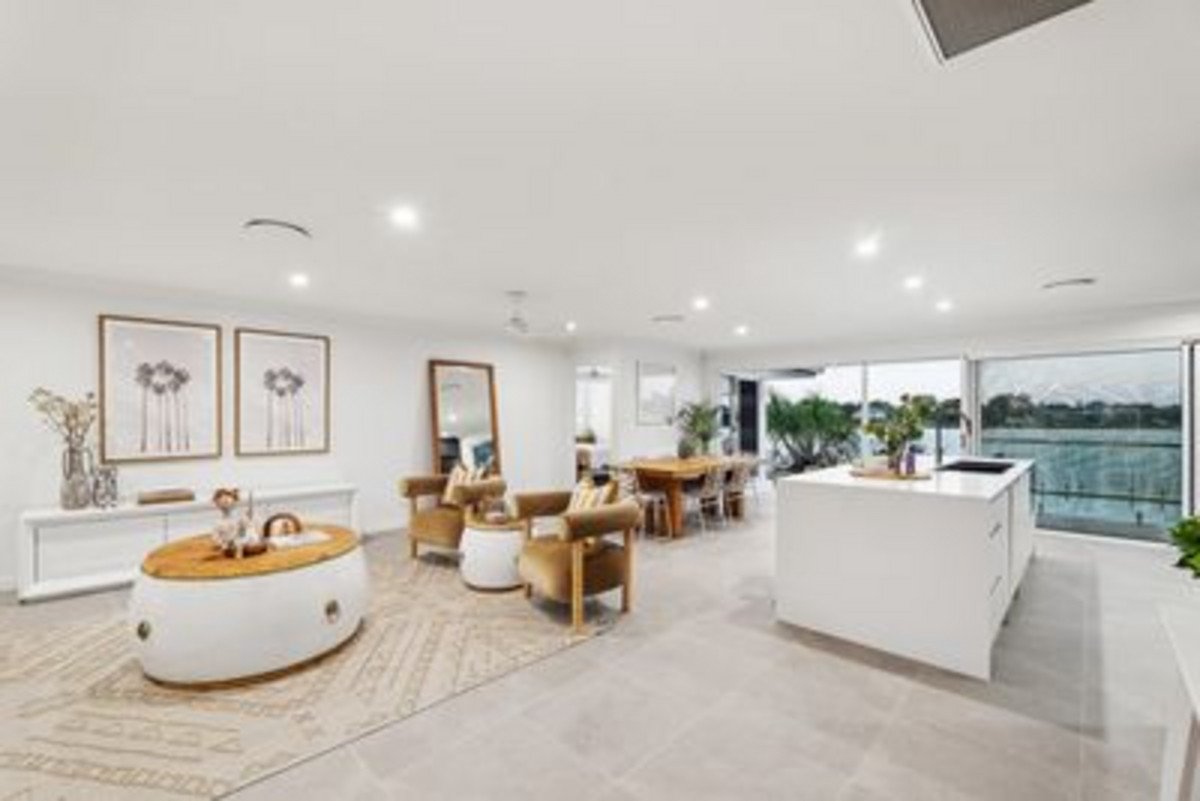 41 Wedgebill Parade Burleigh Waters 12