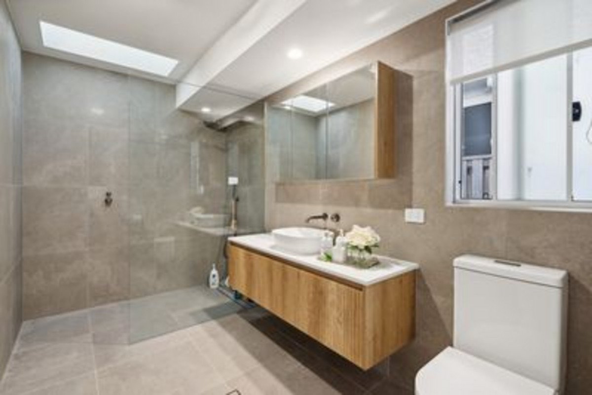 41 Wedgebill Parade Burleigh Waters 15