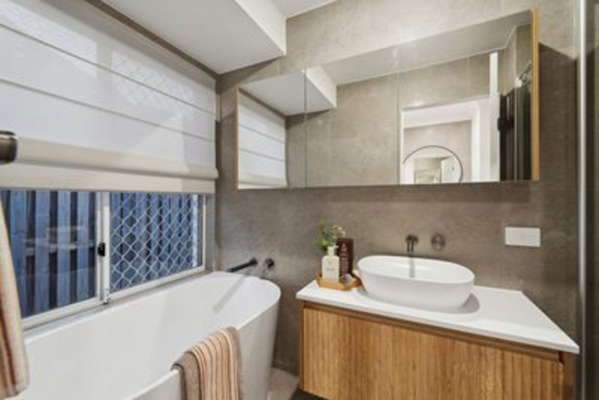 41 Wedgebill Parade Burleigh Waters 18