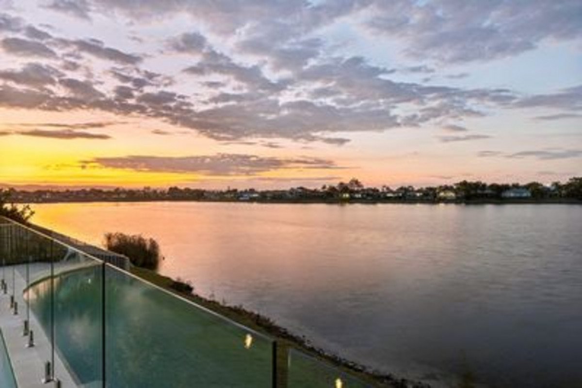 41 Wedgebill Parade Burleigh Waters 28