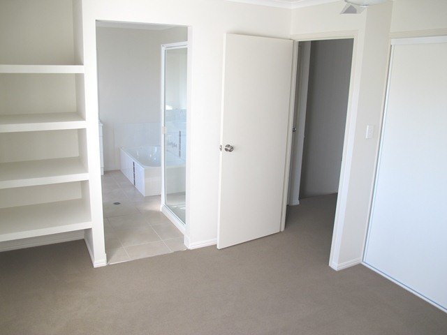 4/10 Arthur Street BOYNE ISLAND 7