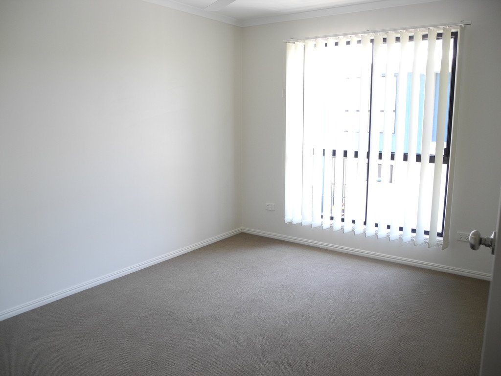 4/10 Arthur Street BOYNE ISLAND 8