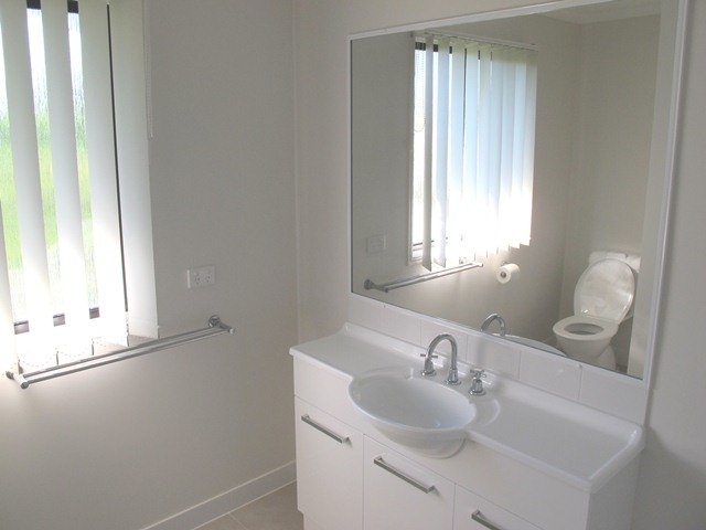 4/10 Arthur Street BOYNE ISLAND 10