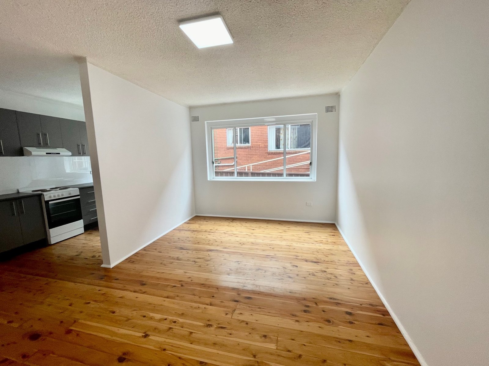 4/10 Colin Street LAKEMBA 2