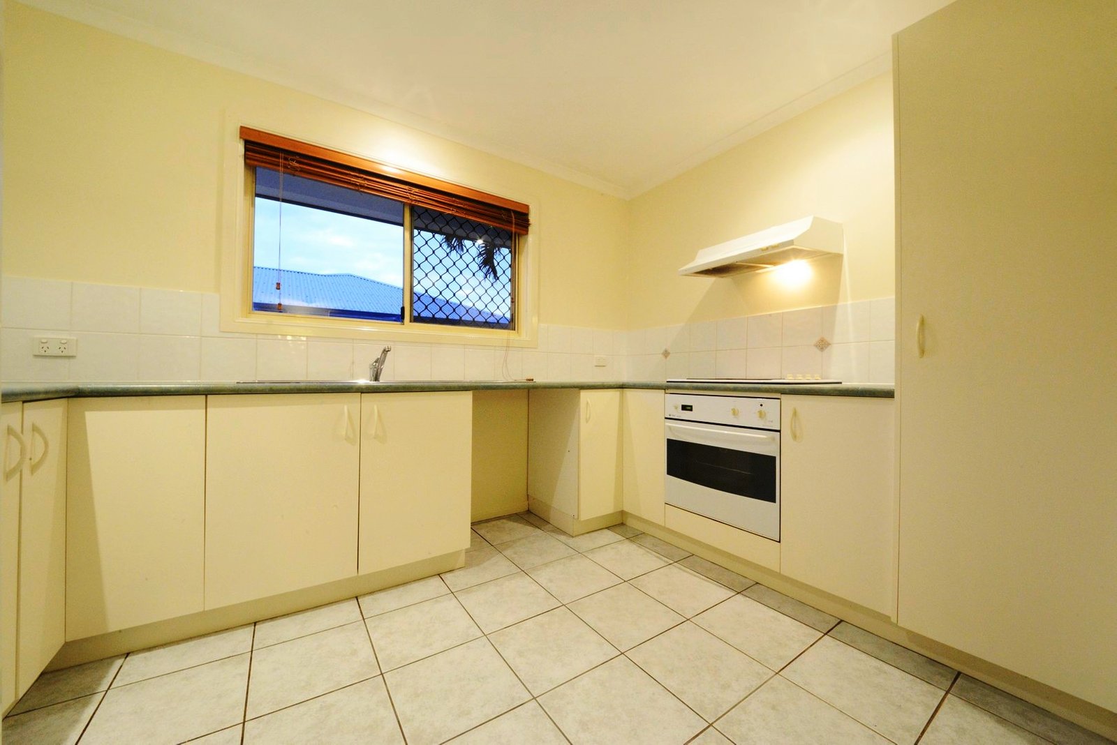 4/10 Erromango Drive JUBILEE POCKET 5