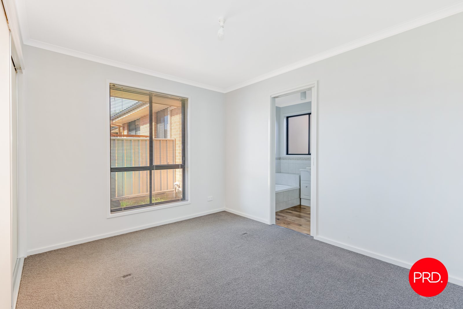 4/10 Ligar Street KENNINGTON 7