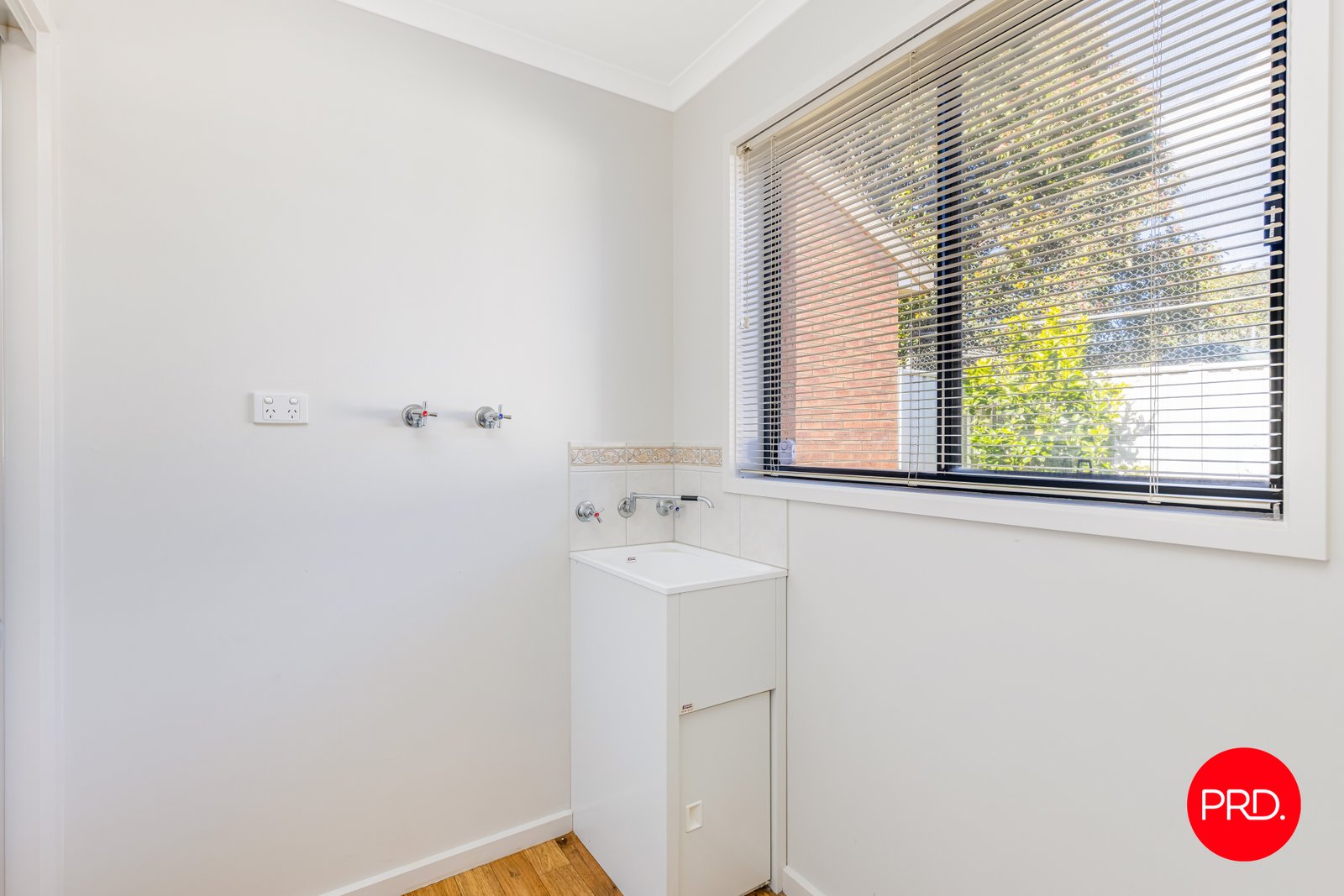 4/10 Ligar Street KENNINGTON 10