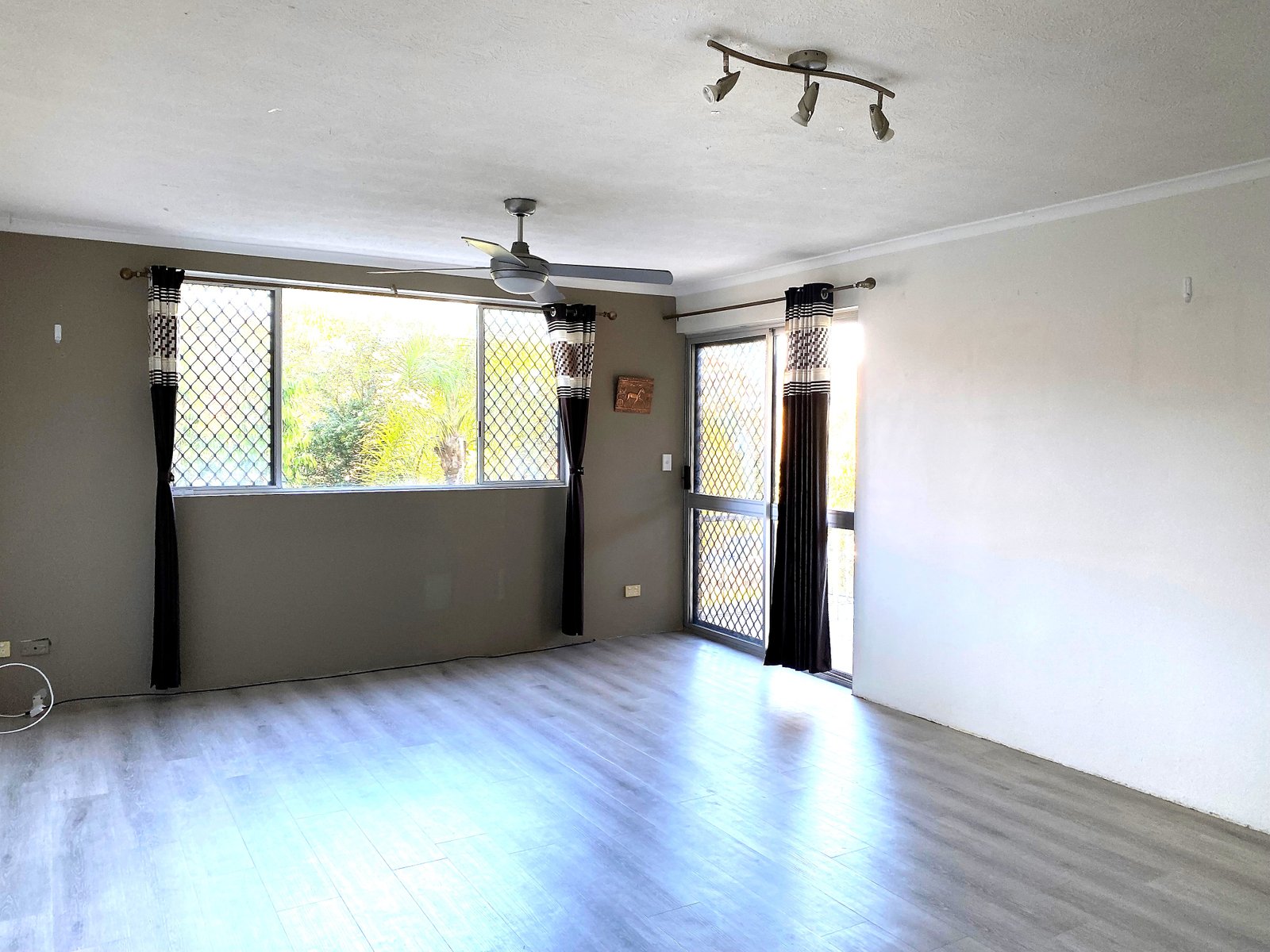 4/10 Nalla Court PALM BEACH 1