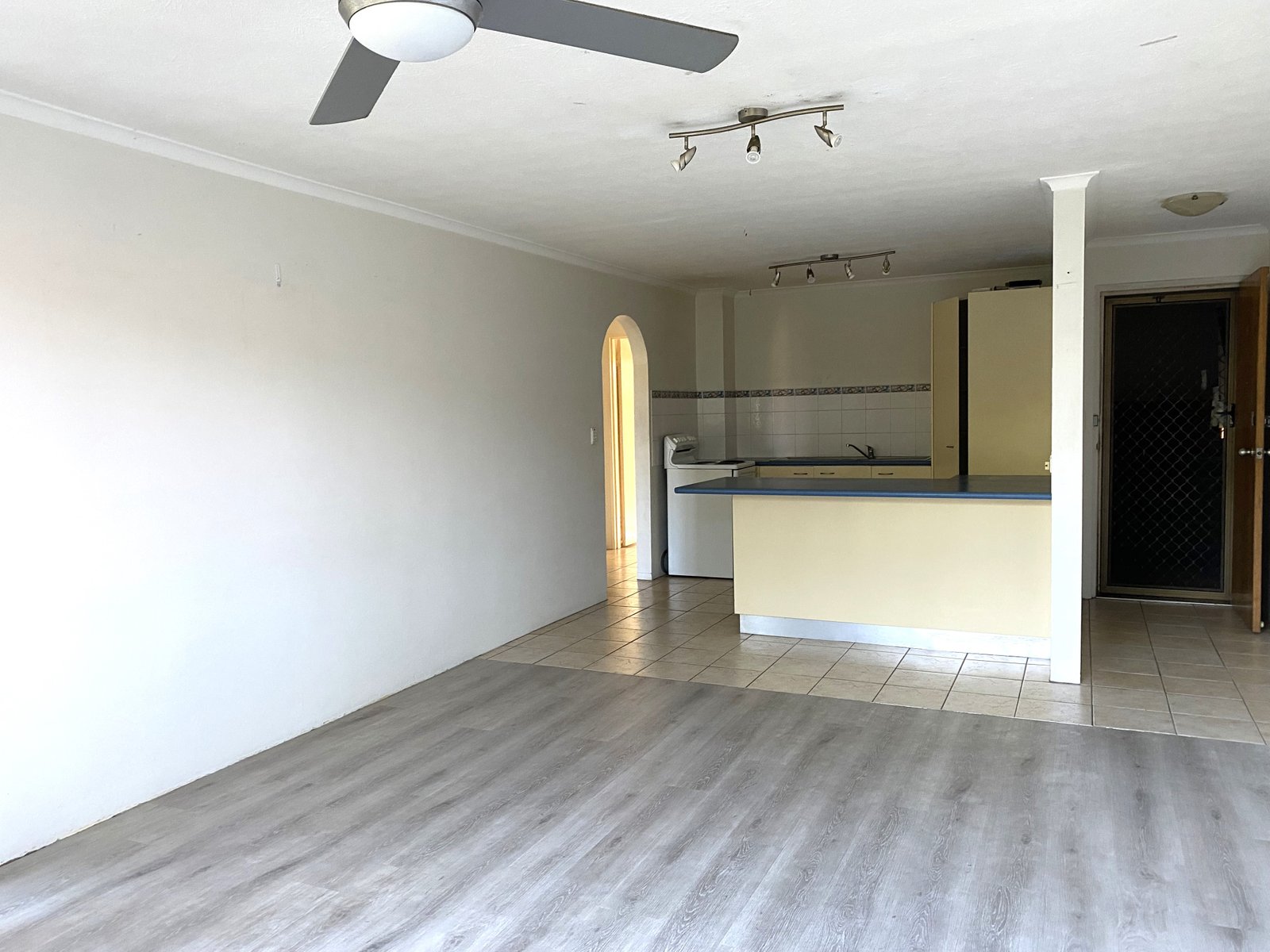 4/10 Nalla Court PALM BEACH 2