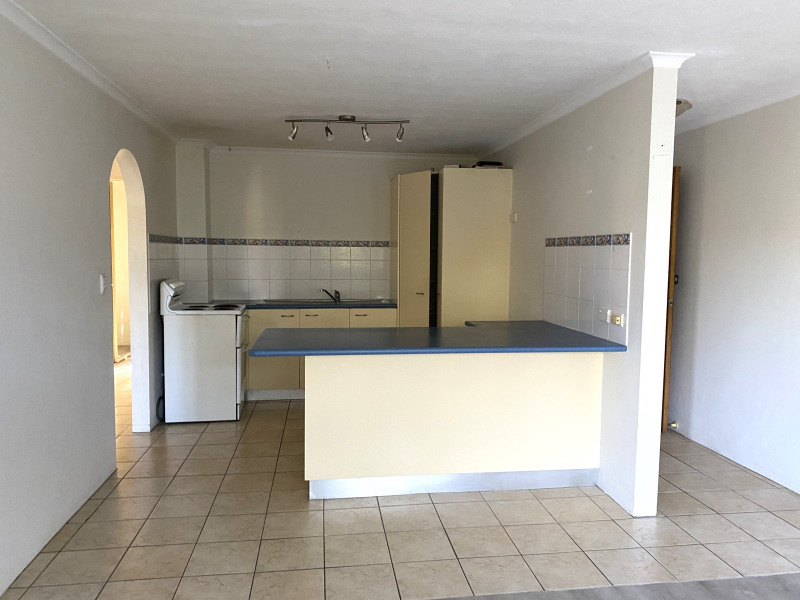 4/10 Nalla Court PALM BEACH 3