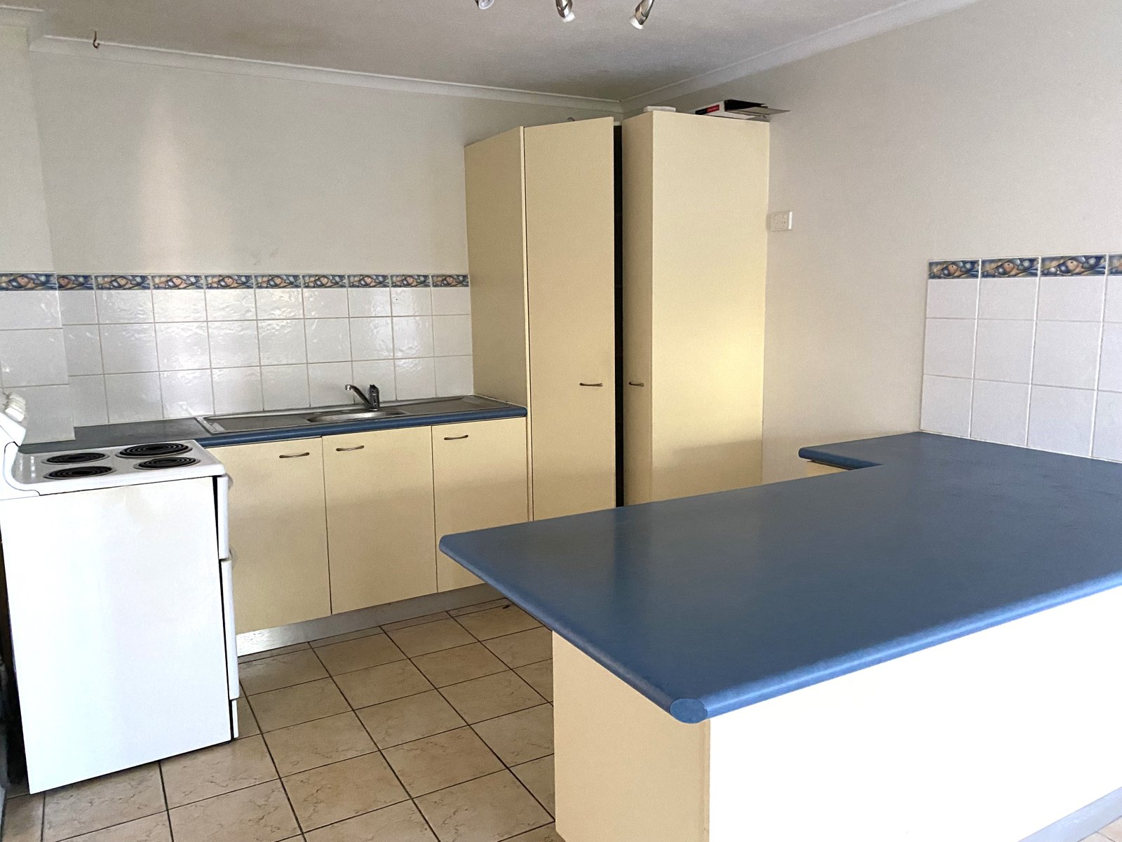 4/10 Nalla Court PALM BEACH 5