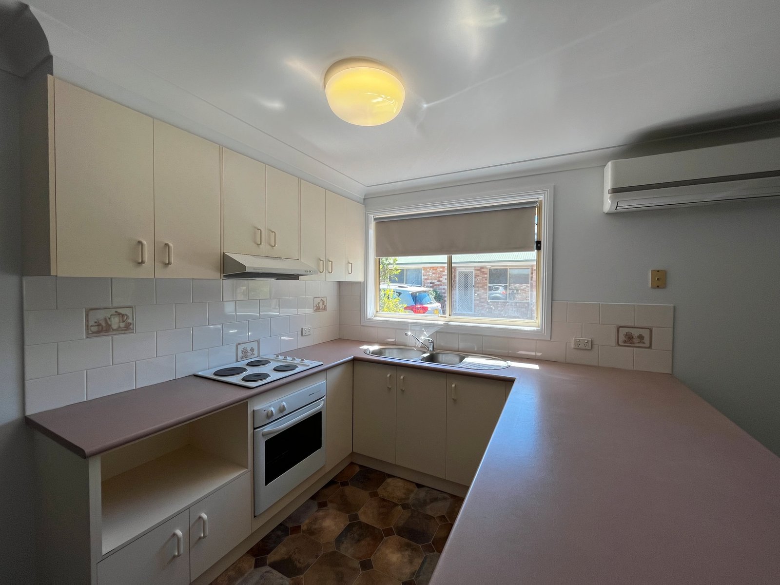 4/10 North Street TAMWORTH 2