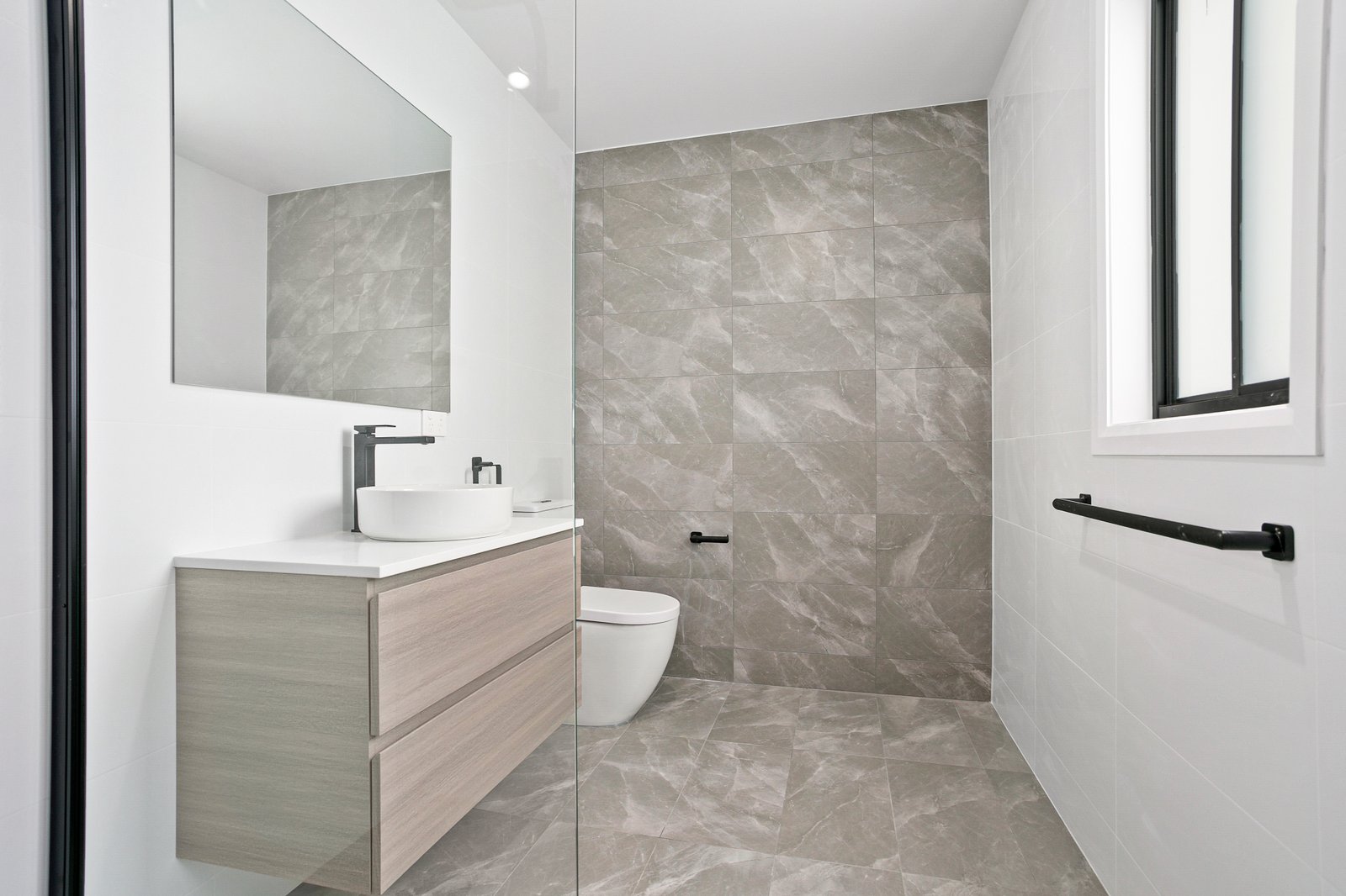 4/10 Taylor Rd  ALBION PARK 8