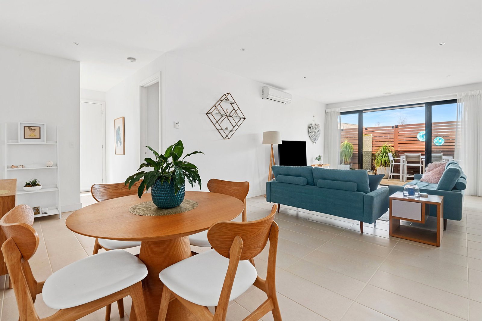 4/10 Van Ness Avenue, Mornington, 3931