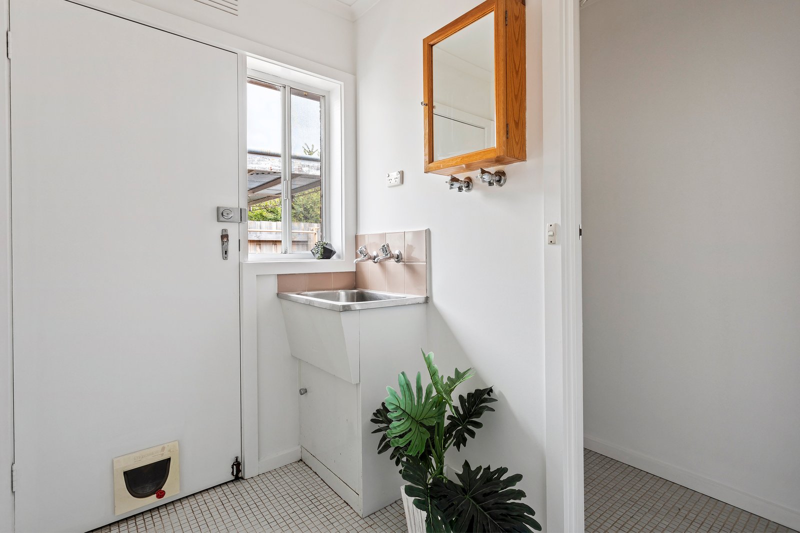 Real Estate and Property in 4/10 Wattle Grove, Mckinnon, VIC