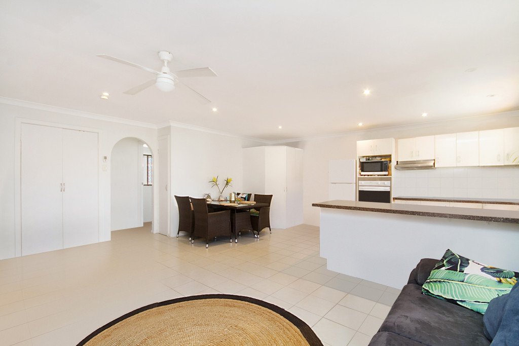 4/100 Kennedy Drive TWEED HEADS WEST 2