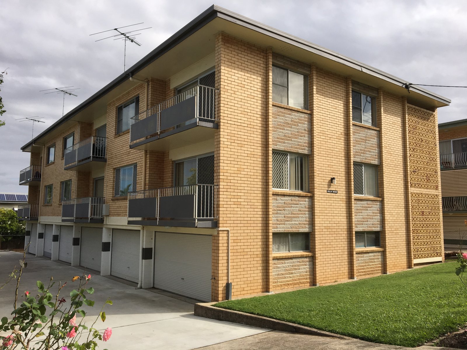 4/104 Stoneleigh Street LUTWYCHE 1