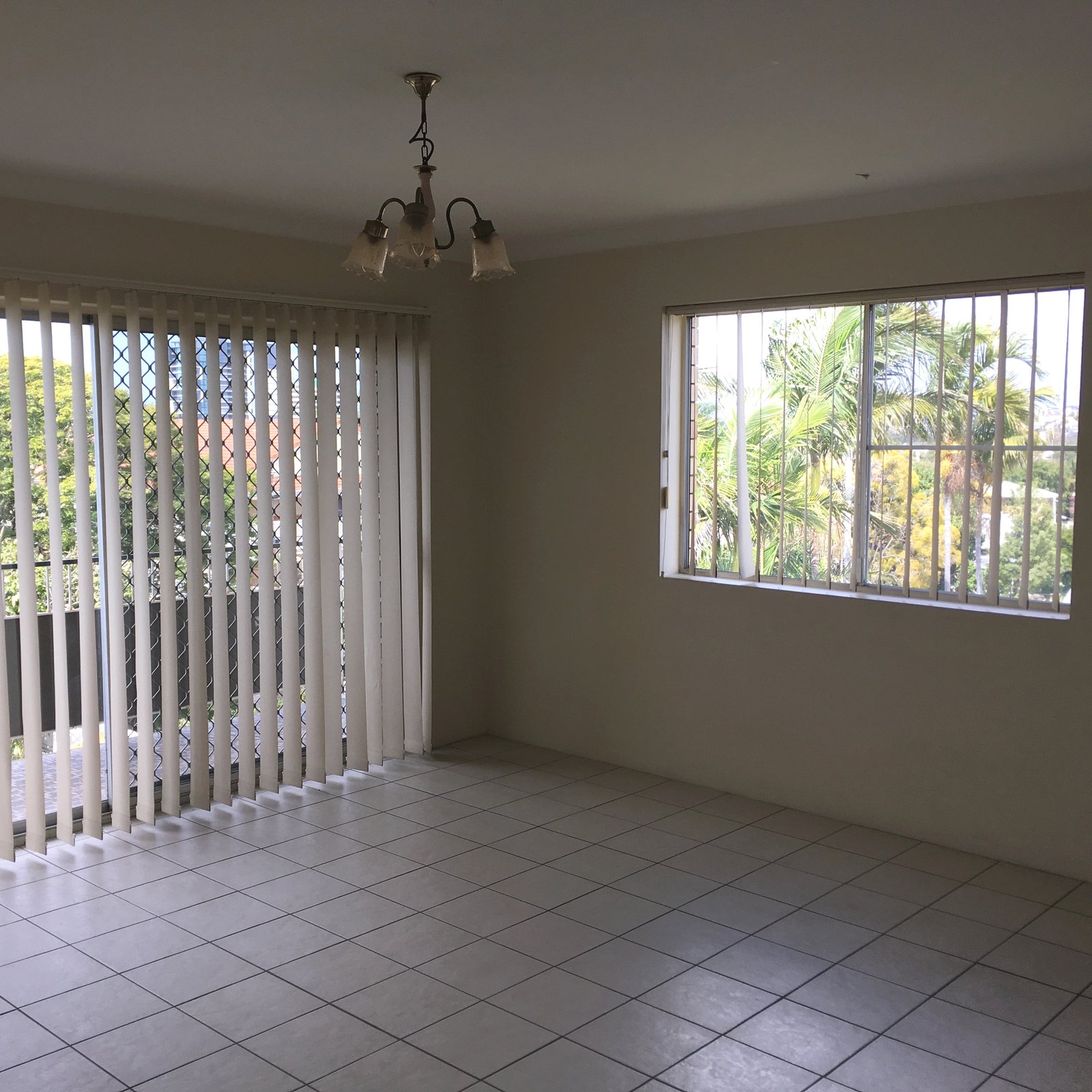 4/104 Stoneleigh Street LUTWYCHE 3