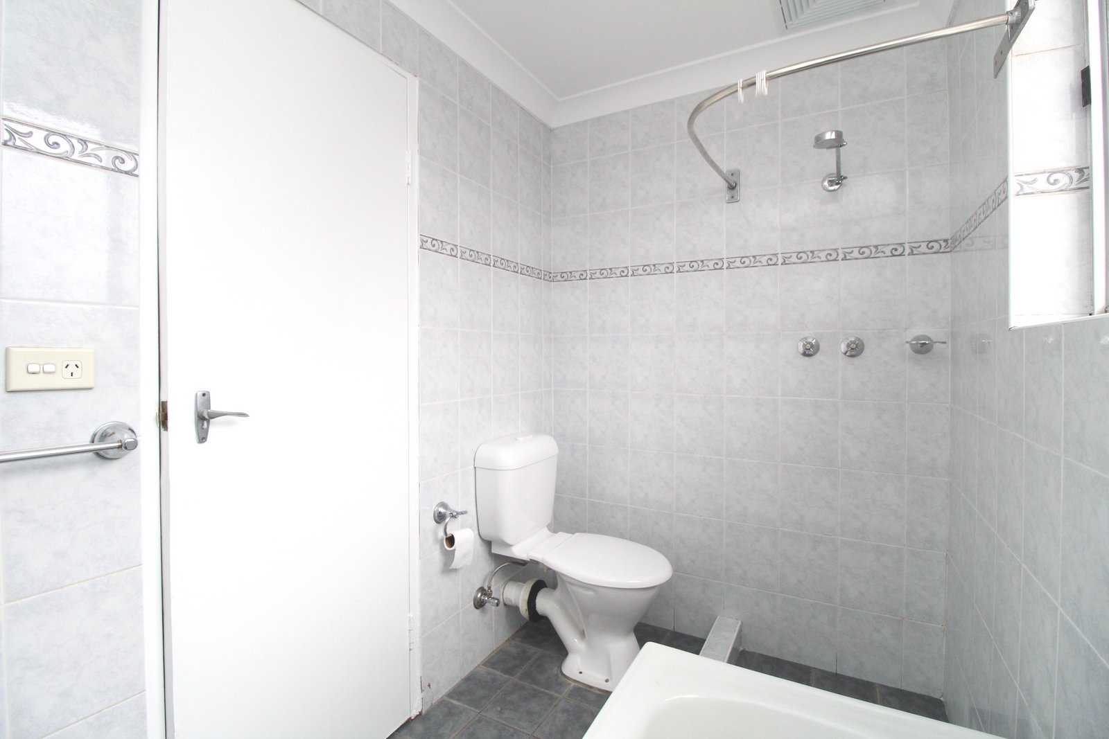 4/106 Sproule Street LAKEMBA 6