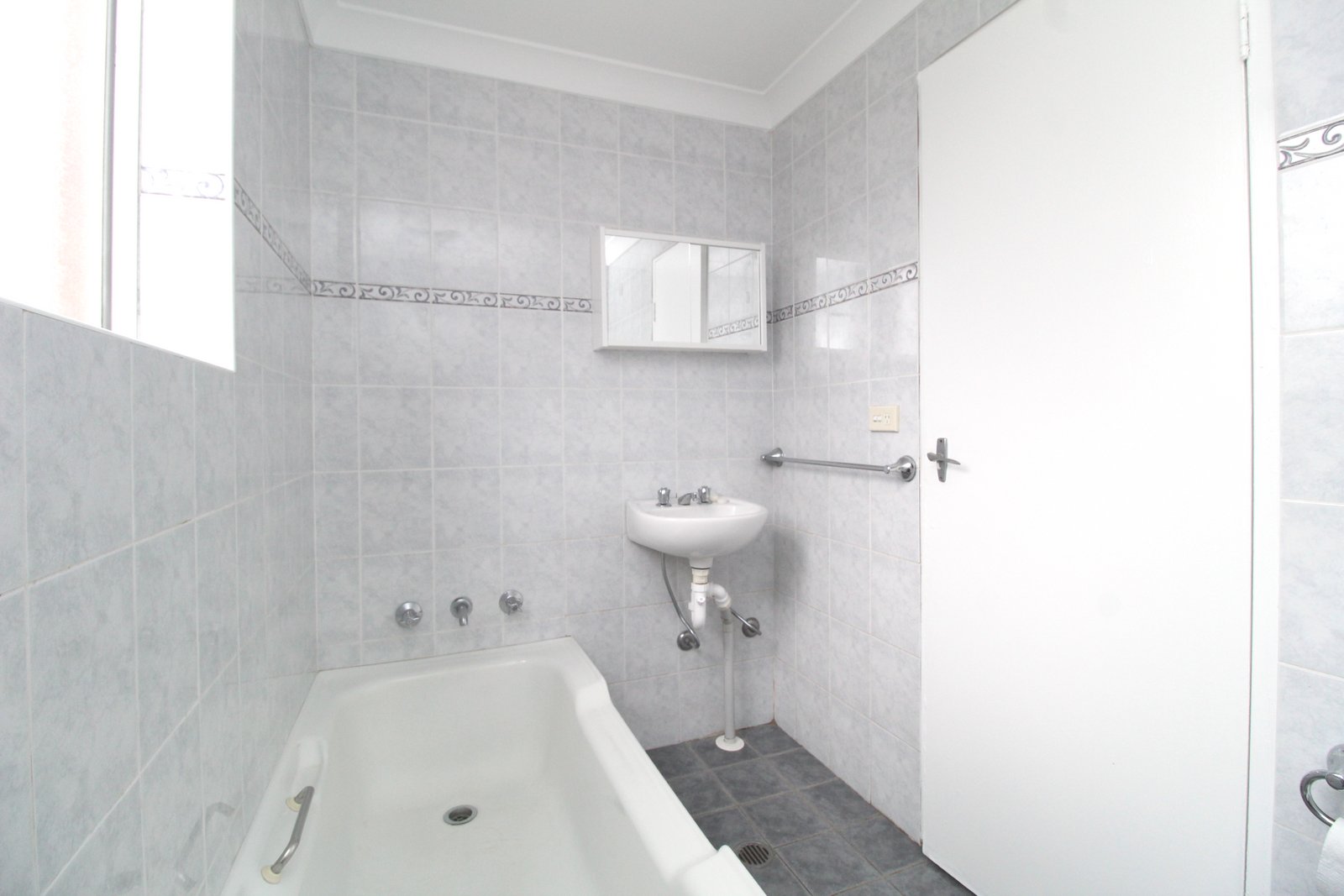 4/106 Sproule Street LAKEMBA 7