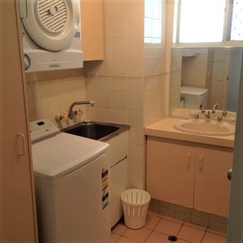 4/109 Albatross Avenue MIAMI 9