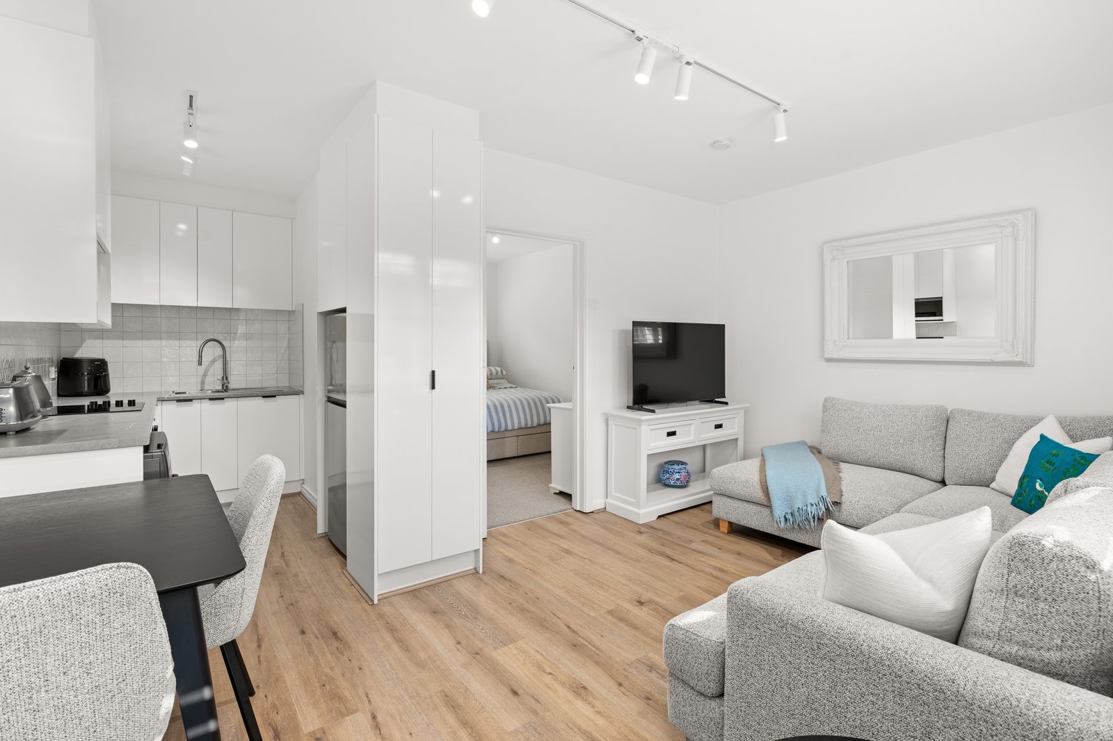 Gallery: 4/11 Belmont Avenue