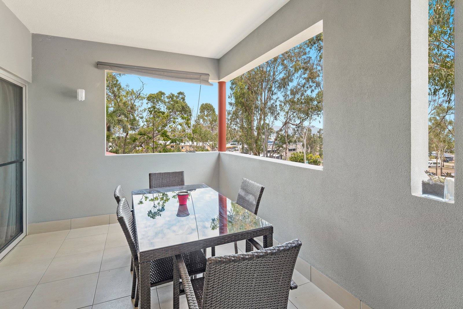 4/11 Eshelby Drive CANNONVALE 4