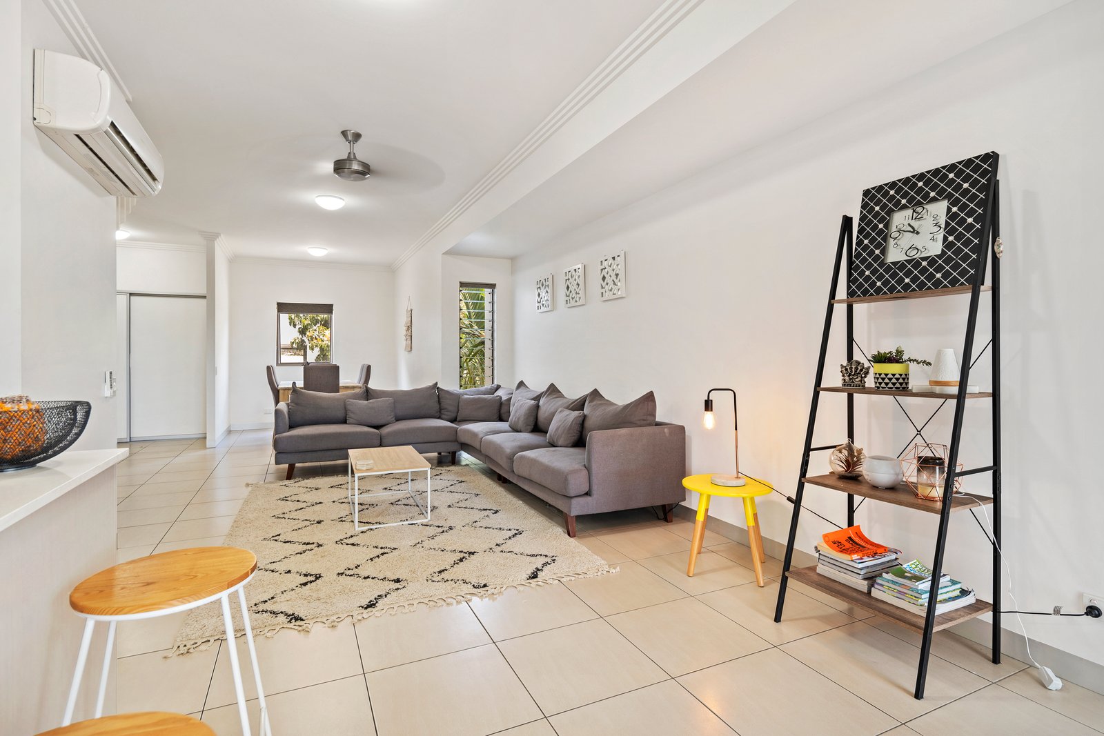 4/11 Eshelby Drive CANNONVALE 10