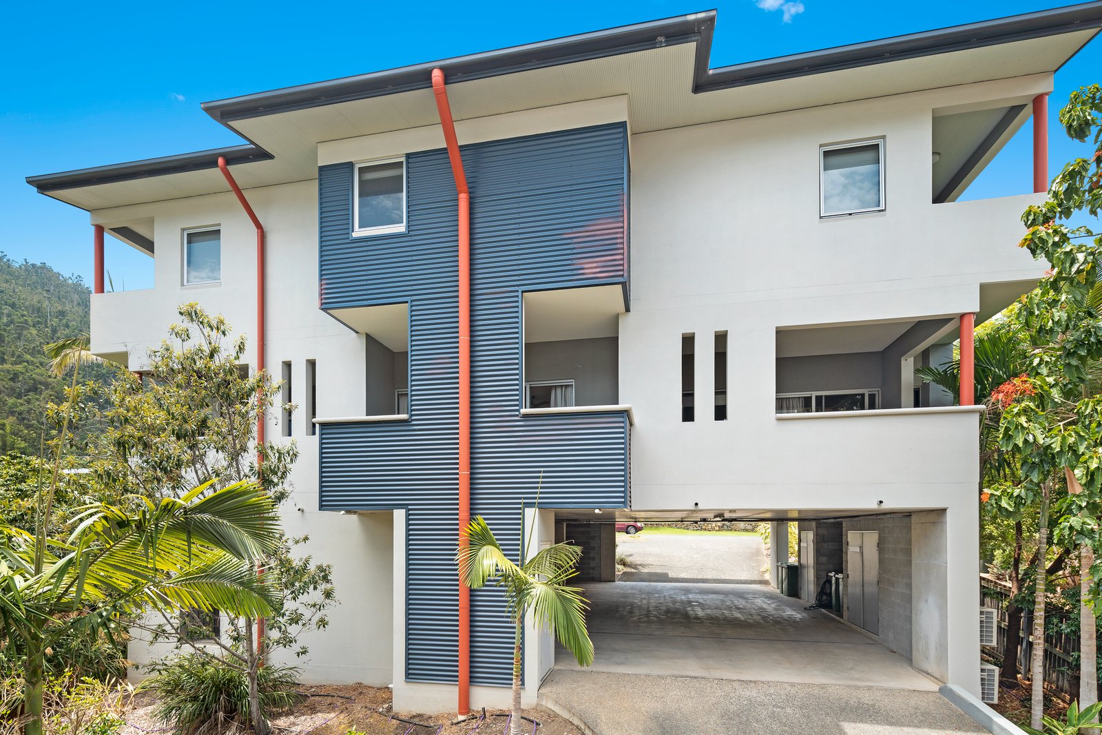 4/11 Eshelby Drive CANNONVALE 17